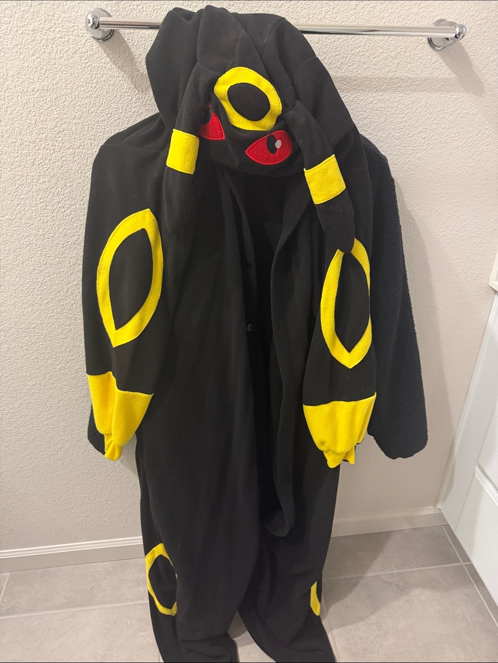 Men’s XL Pokémon Halloween Umbreon-Inspired Black & Yellow Hooded Costume